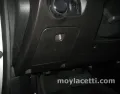 Вещевой ящик слева от руля Chevrolet Cruze J300 за которым находится салонный блок предохранителей