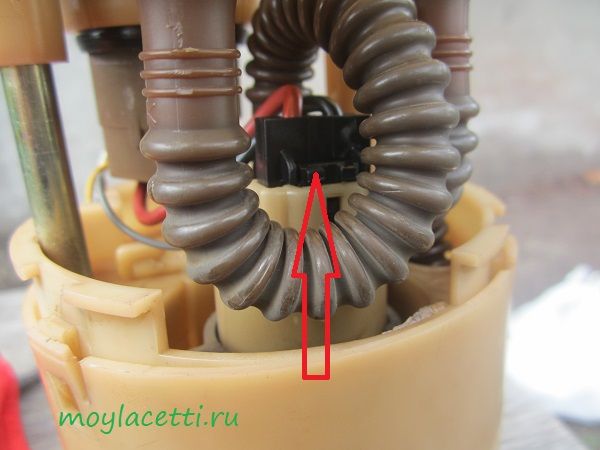Разобрать топливный модуль Лачетти