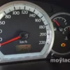 Индикатор Check Engine горит желтым цветом на панели приборов автомобиля